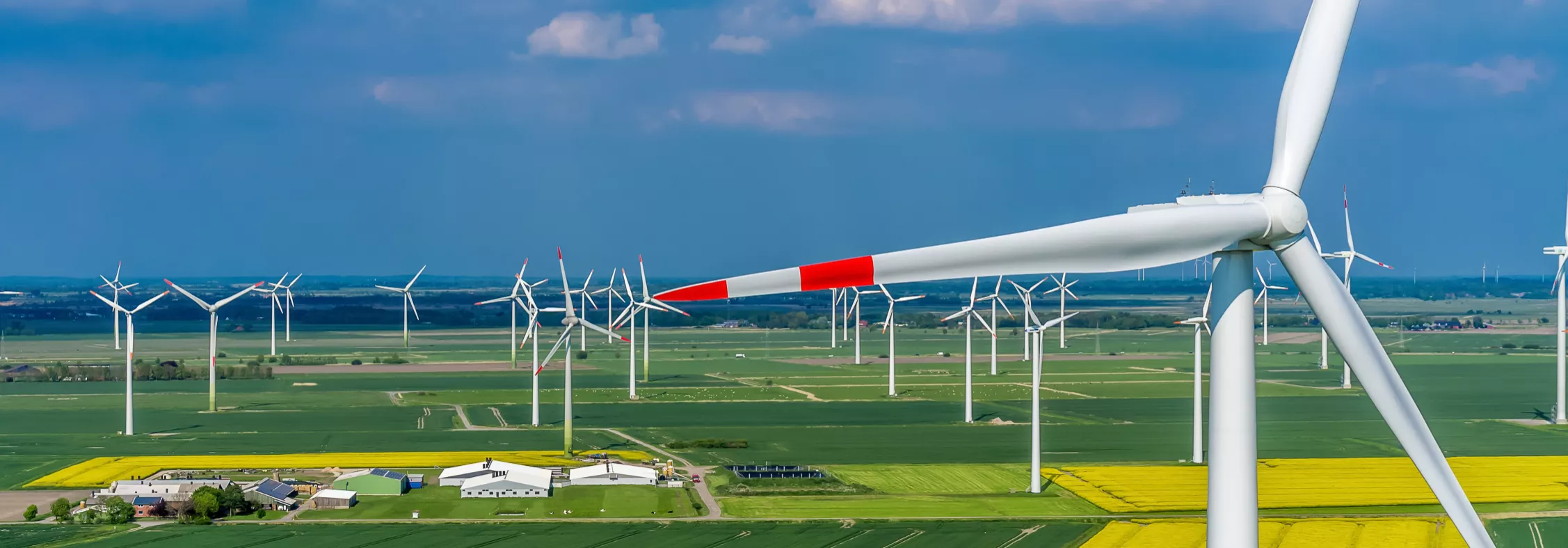 Servicearbeiten an einer Windenergieanlage
